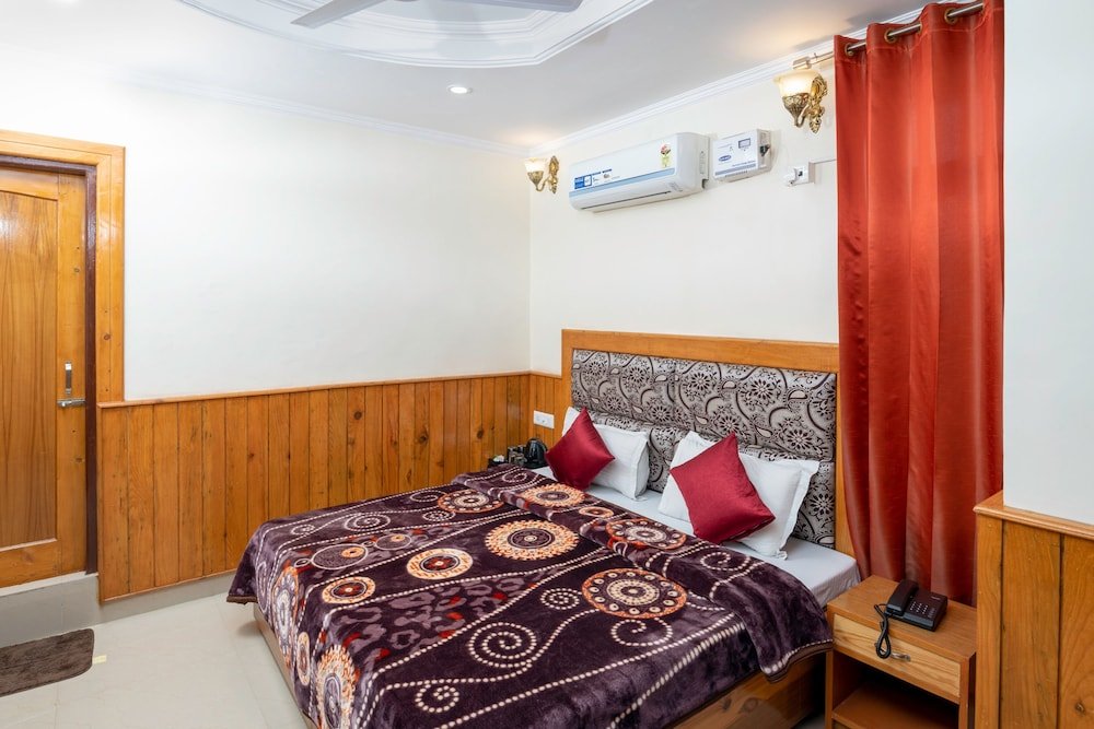 Фото The Posh hotel