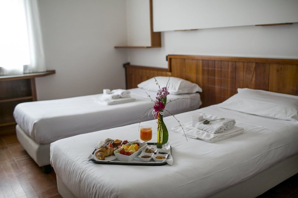 Фото Hotel Carlo Felice