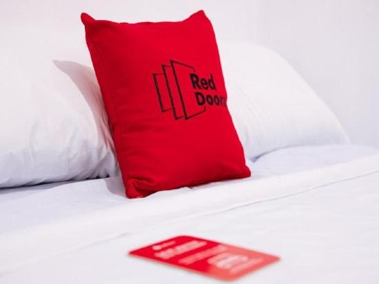 Фото RedDoorz Premium @ Vista Heights Legarda