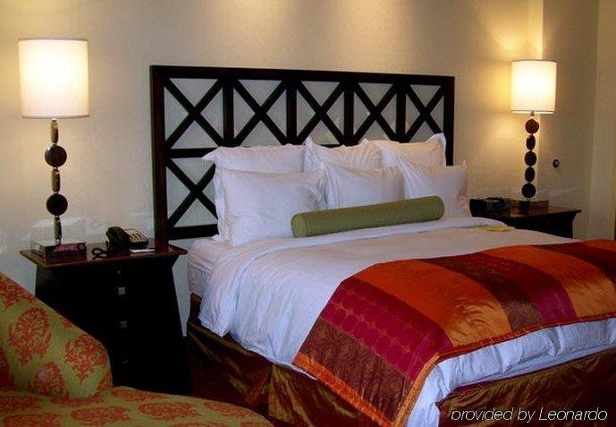 Фото Renaissance Phoenix Glendale Hotel & SPA