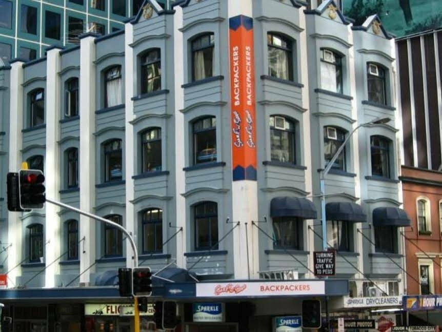 Hotel Surf 'N' Snow Backpackers, Auckland, photo