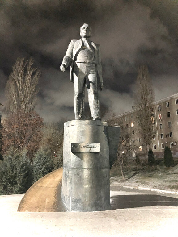 Памятник, мемориал Ю. А. Гагарин, Саратов, фото