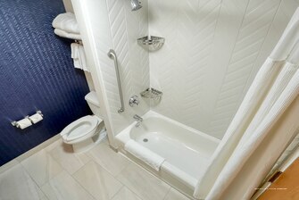 Фото Fairfield Inn & Suites by Marriott Woodbridge