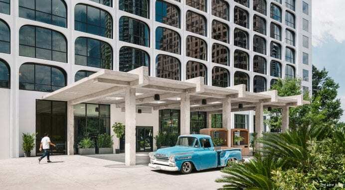 Фото The Line Austin