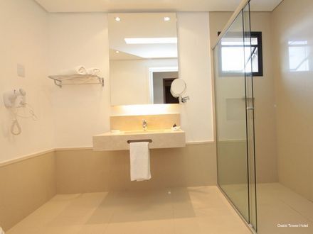 Фото Oasis Tower Hotel