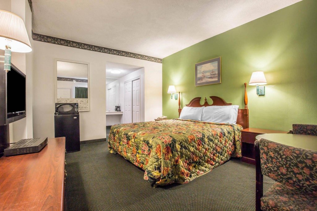 Фото Rodeway Inn near Melrose Ave