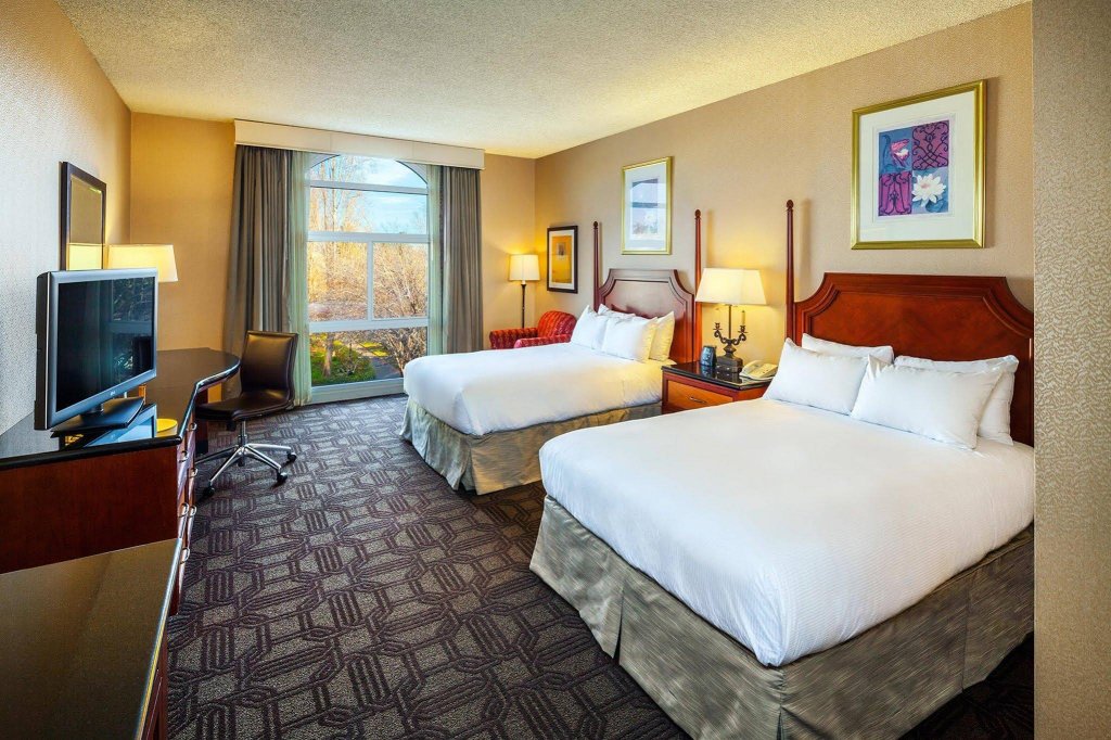 Фото Hilton Oakland Airport