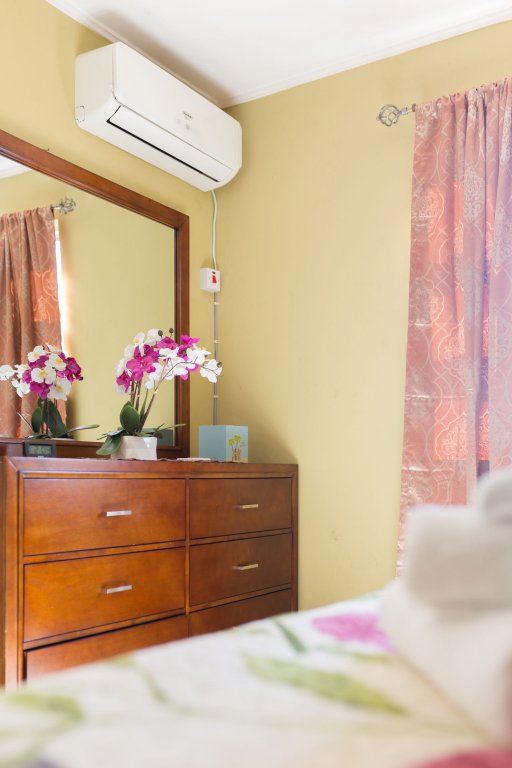 Фото New Kingston Luxury Apt The Bromptons