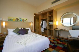 Hotel COZi · Harbour View (Hong Kong, Kowloon, How Ming Street), hotel