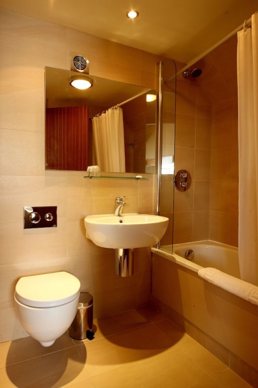 Фото The Royal Toby Hotel