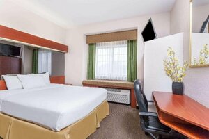 Гостиница Days Inn by Wyndham near Kansas Speedway