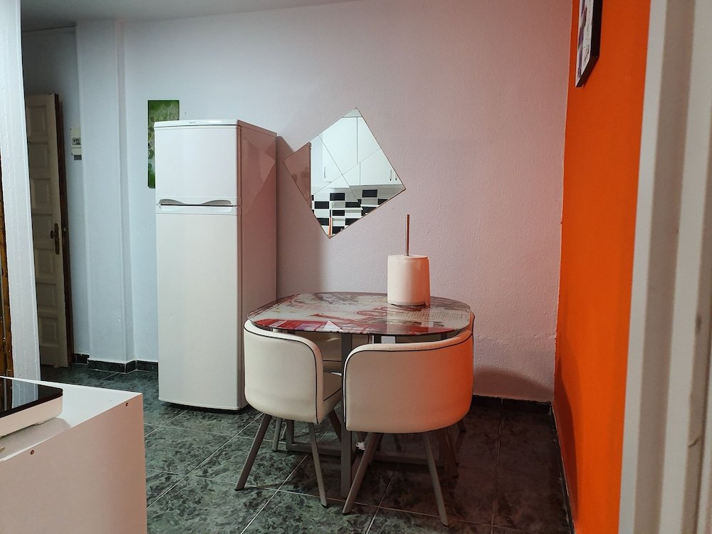 Фото Low Cost Room Plaza de Hierro IV