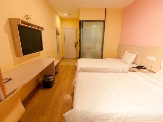 Фото 7 Days Inn Dalian Xian Road Business Center Xinggong Street Subway Station Branch