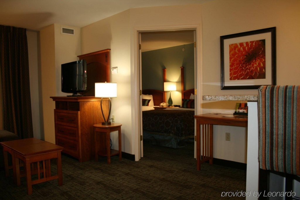 Фото Staybridge Suites Madison East, an Ihg Hotel