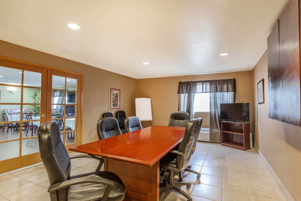 Фото Quality Inn Near Seattle Premium Outlets