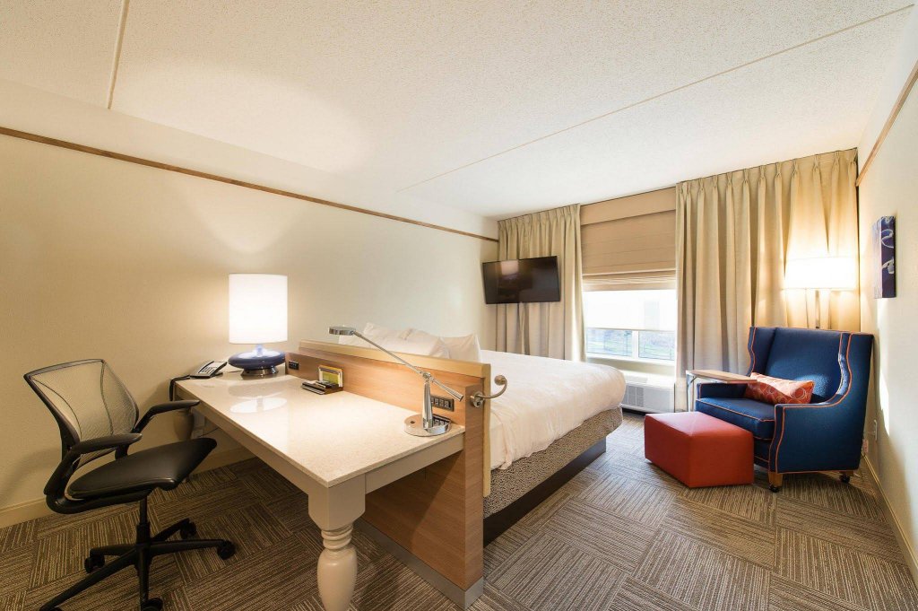 Фото Hilton Garden Inn Charlotte Airport