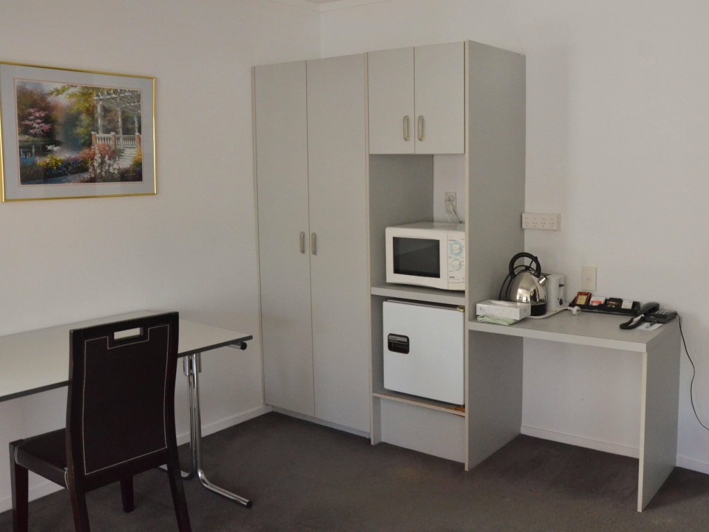 Фото Alpers Lodge & Conference Centre