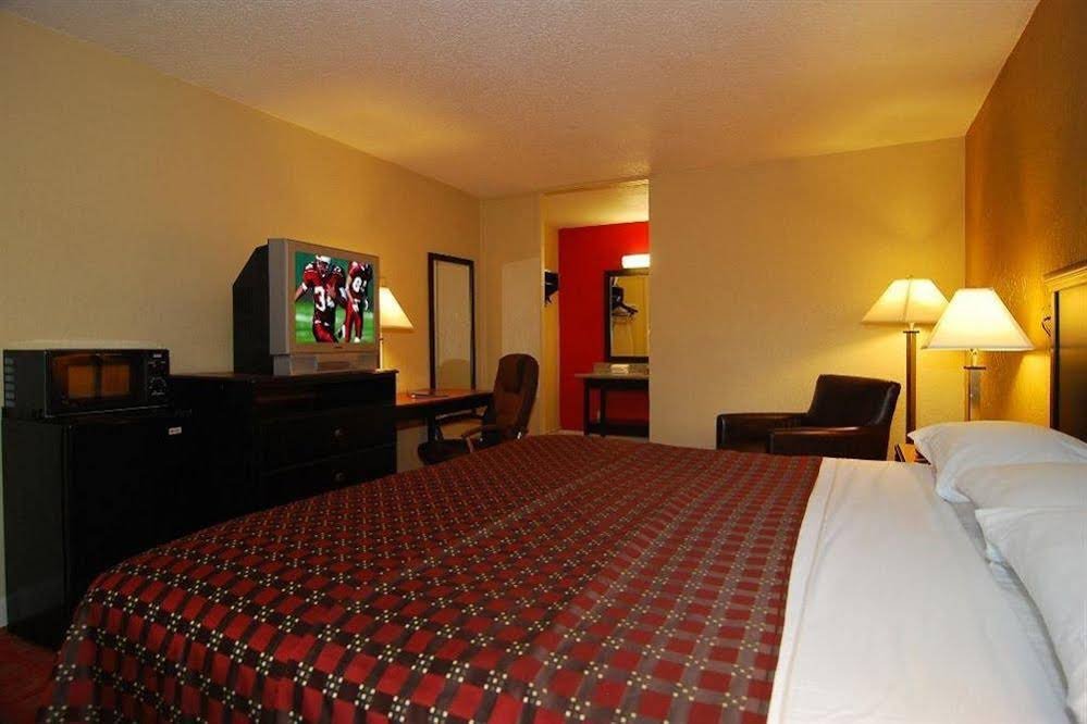 Фото Red Roof Inn Hot Springs