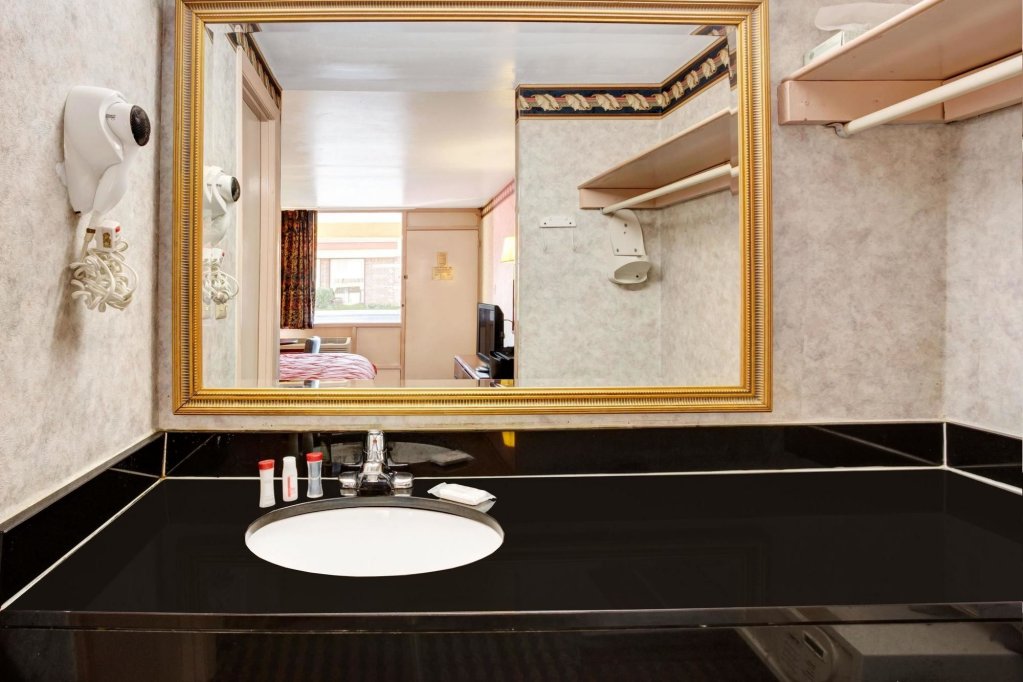 Фото Ramada Limited Cockeysville