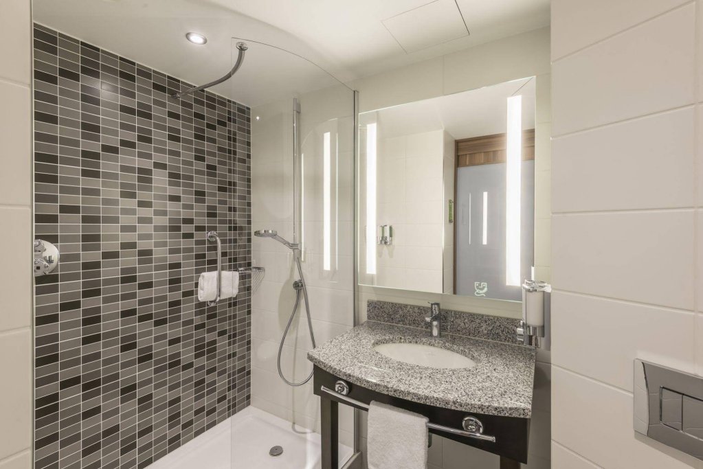 Фото Hilton Garden Inn Frankfurt City Centre