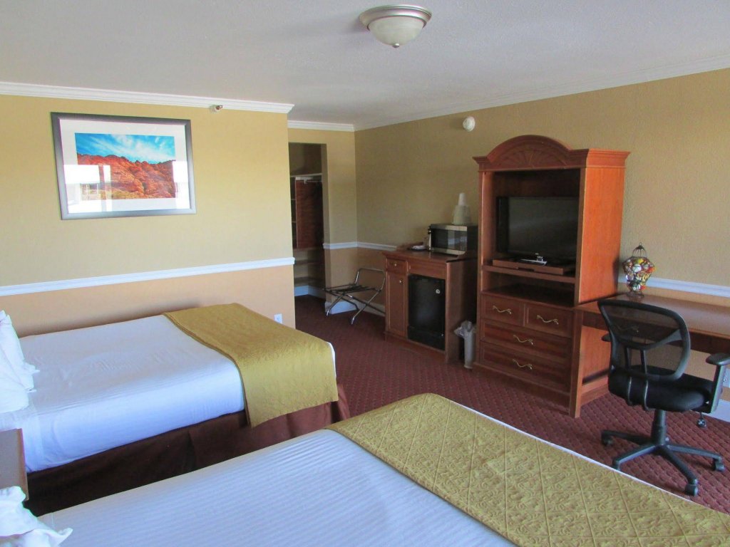 Фото Travelodge by Wyndham Hawthorne