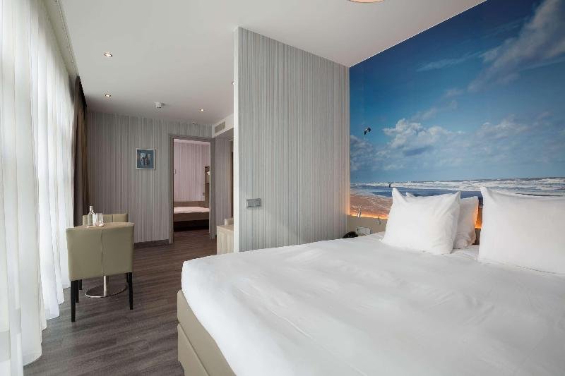 Фото Ramada by Wyndham The Hague Scheveningen