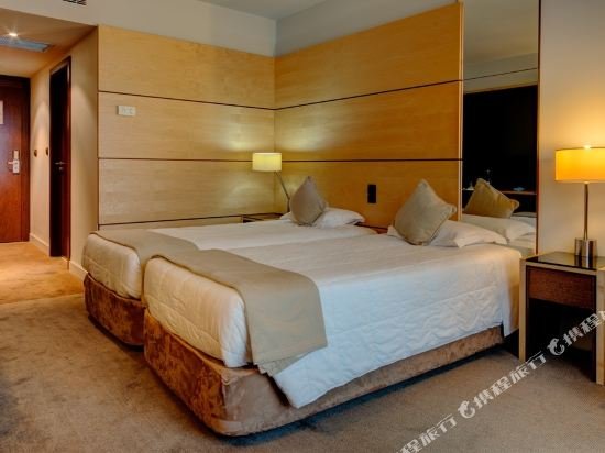 Фото VIP Executive Azores Hotel