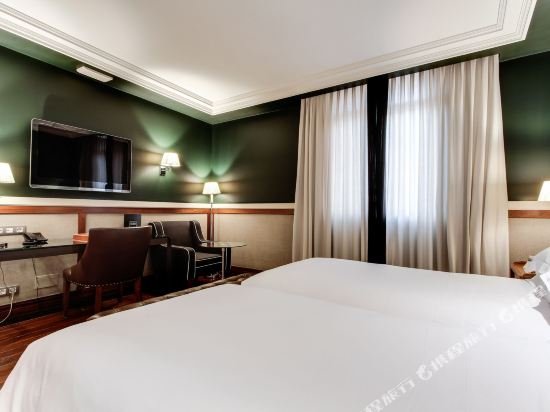 Фото Hotel 1898