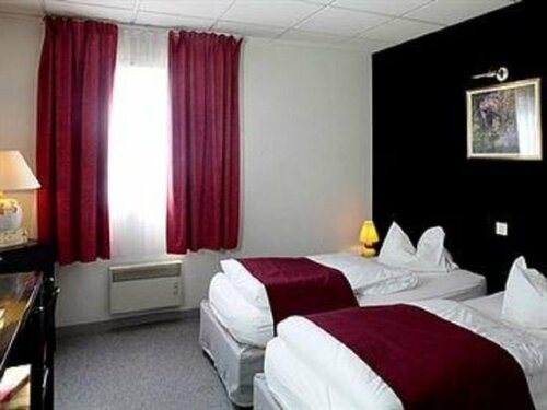 Гостиница Hotel Des Cepages в Лон-ле-Сонье