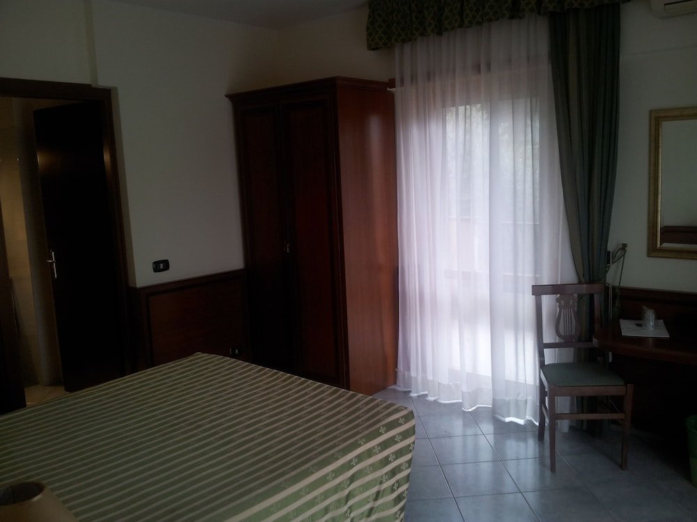 Фото Hotel Octavia