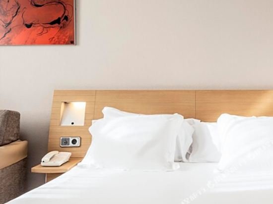 Фото Hotel Ilunion Valencia 3