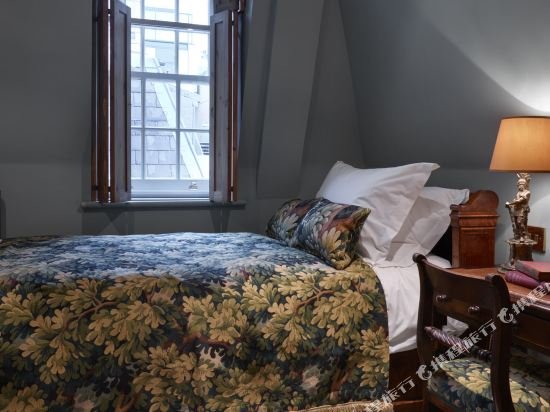 Фото Batty Langley's