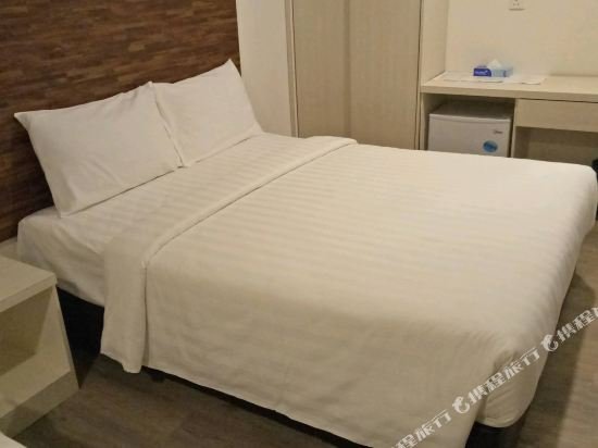 Фото Molek Garden Hotel