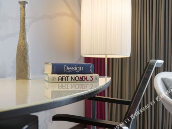 Фото Renaissance Paris Arc de Triomphe Hôtel