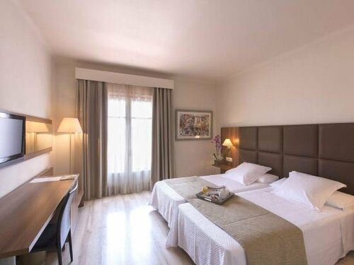 Гостиница Hotel Pirineos в Фигерасе