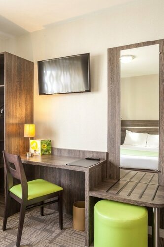 Гостиница Logis Hôtel les Voyageurs в Тйе