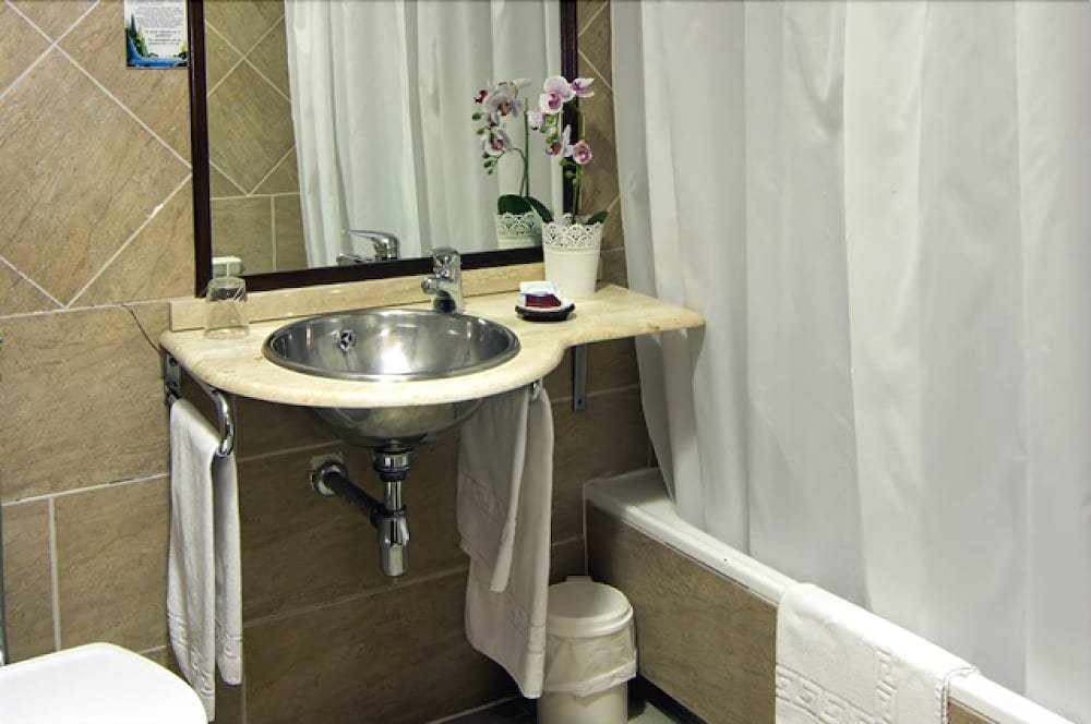 Фото Hotel Mayno