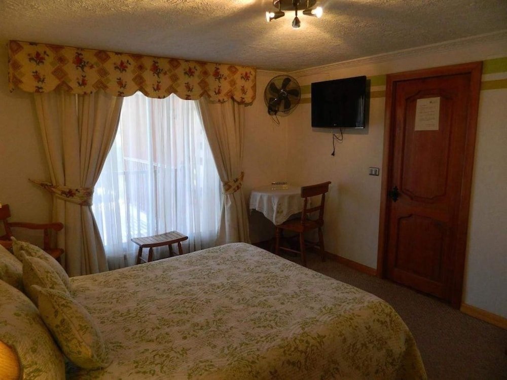 Фото Hostal Casa Familia