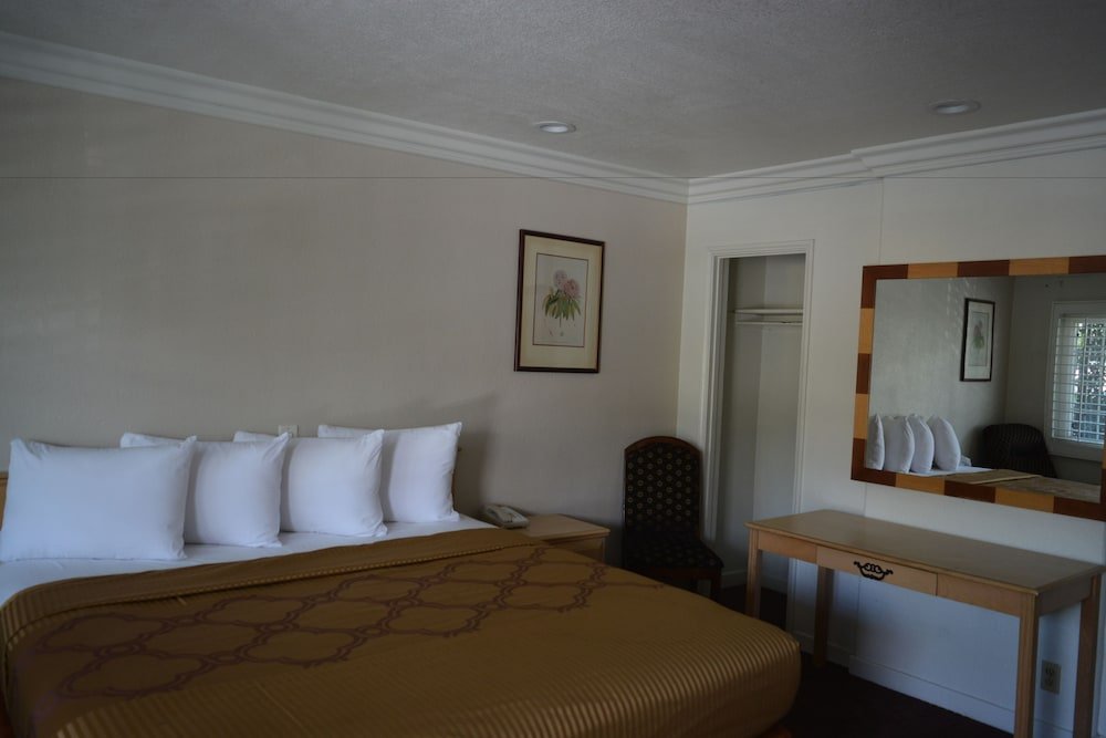 Фото Welcome Inn on Colorado Blvd