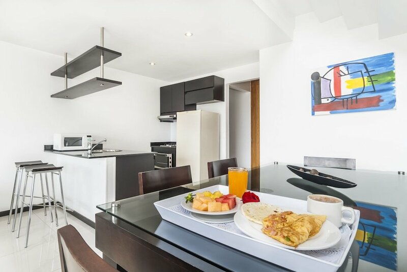 Гостиница Travelers Orange Suites в Медельине