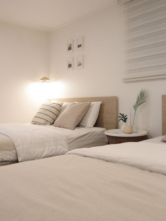 Фото Neat House Hongdae