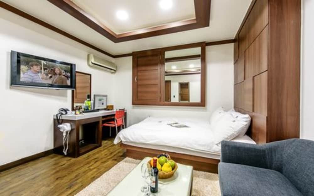 Фото Yeosu Mk Hotel