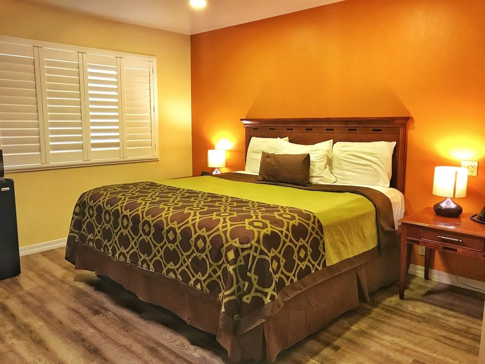 Фото The Old West Inn