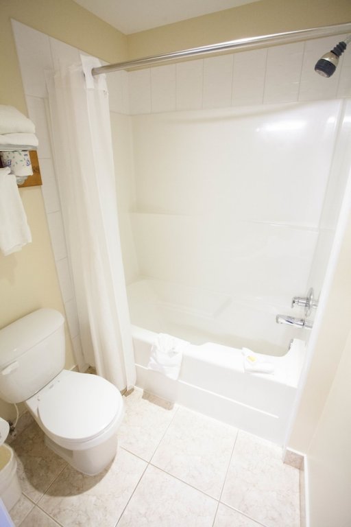 Фото Days Inn by Wyndham Surrey