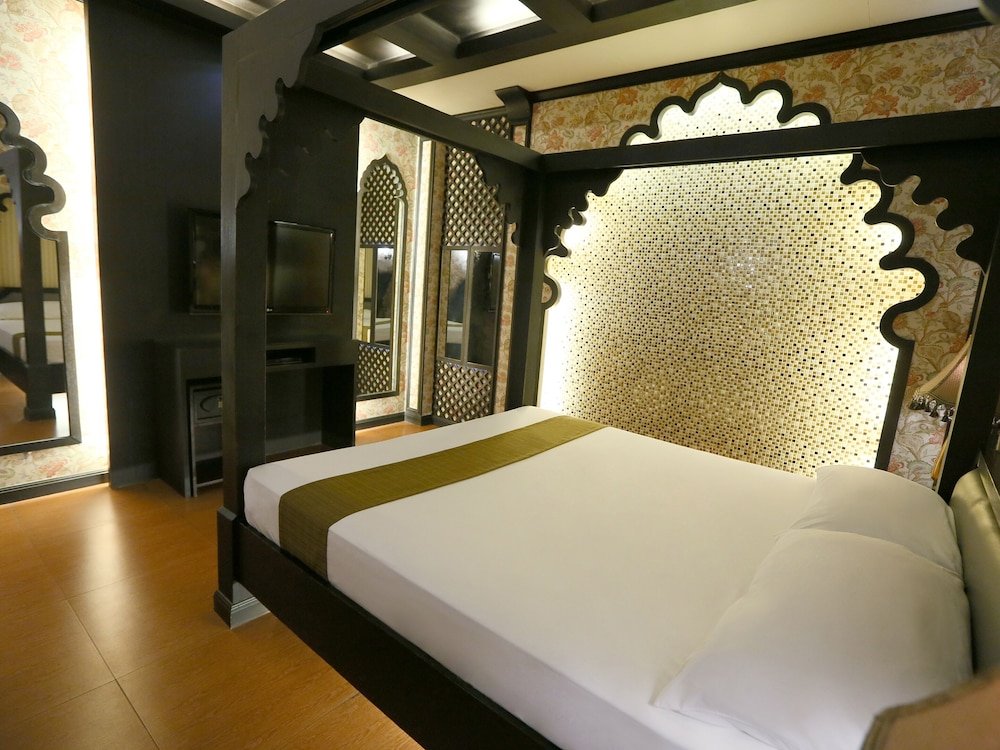 Фото Victoria Court Malate, Manila