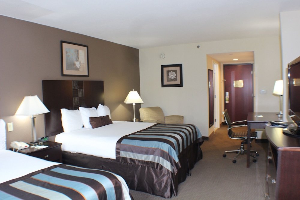 Фото Wingate by Wyndham Southport