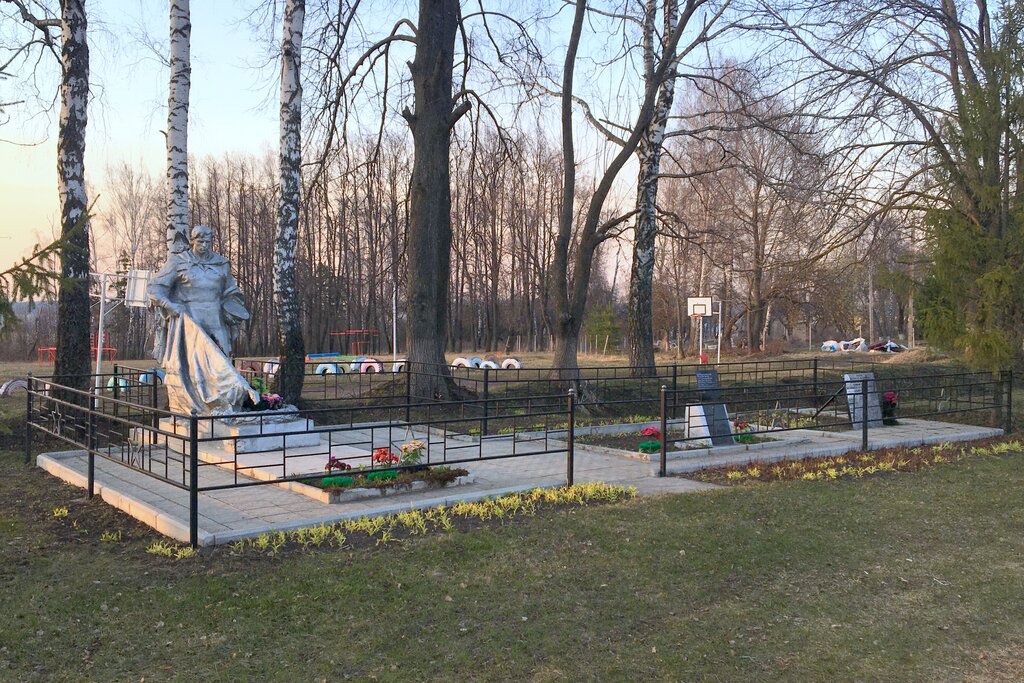 Monument, memorial Братская могила советских воинов, с. Троицкое, Oryol Oblast, photo