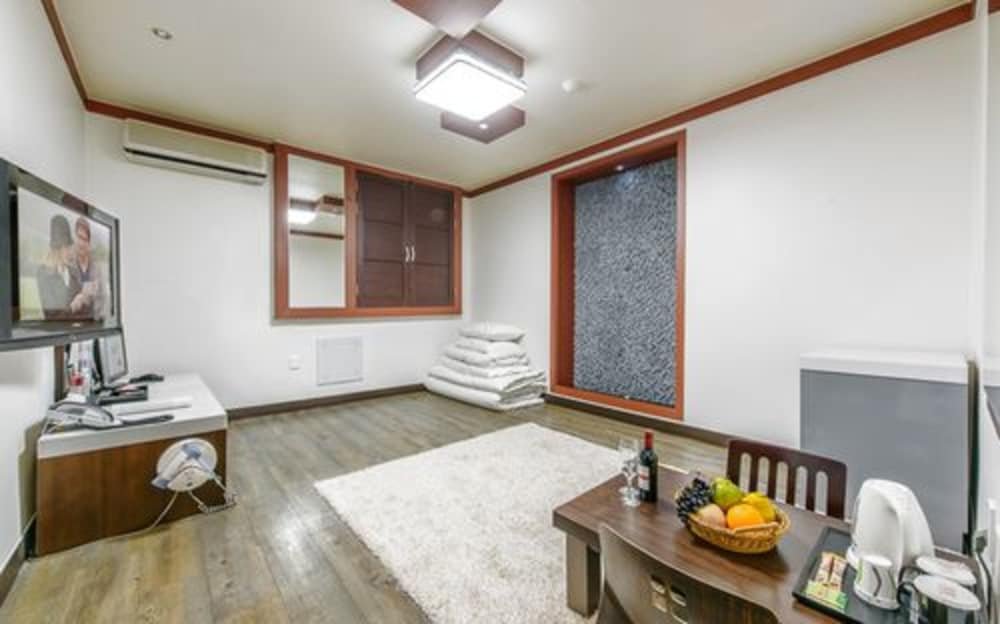 Фото Yeosu Mk Hotel