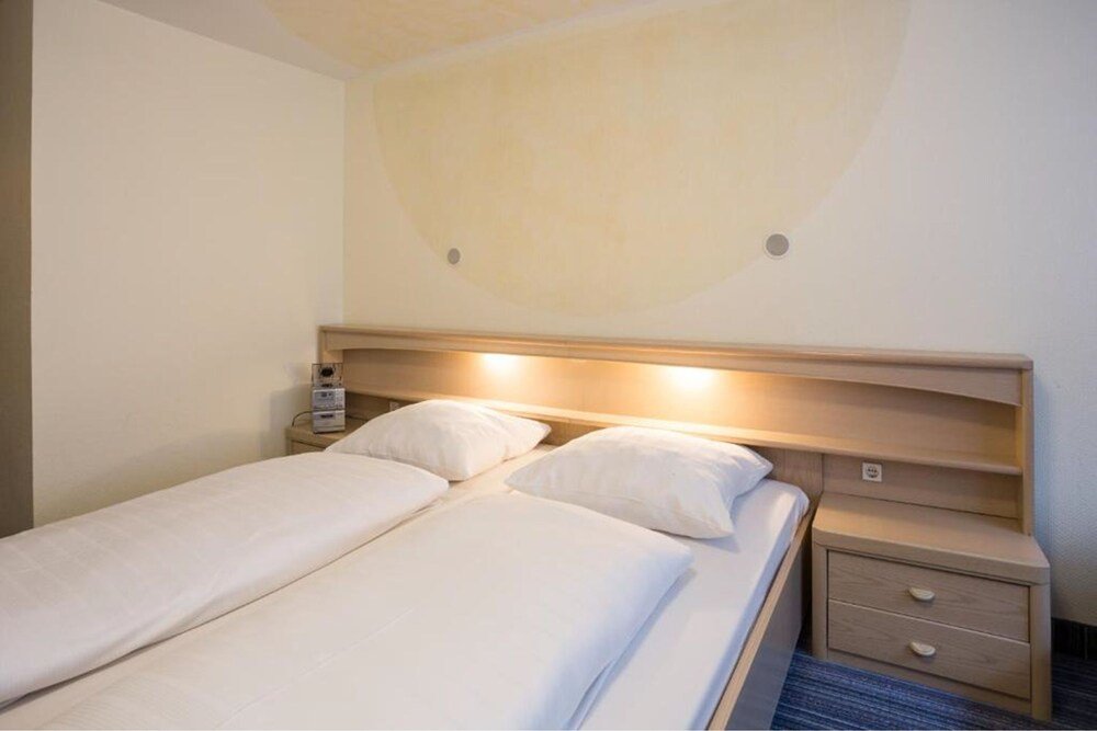 Фото Hotel Gremersdorf - Zum Grünen Jäger