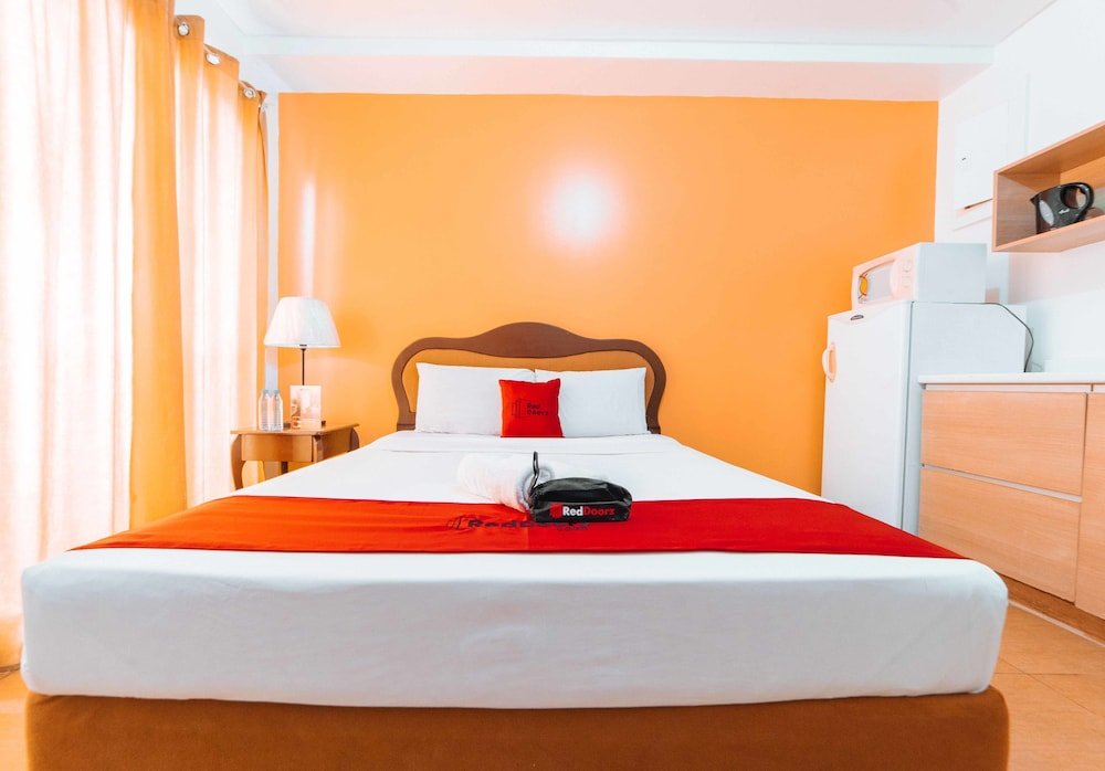 Фото RedDoorz Plus @ Poblacion Makati